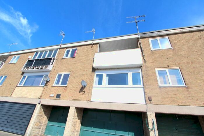 3 Bedroom Town House To Rent In Middle Hay View, Sheffield, S14