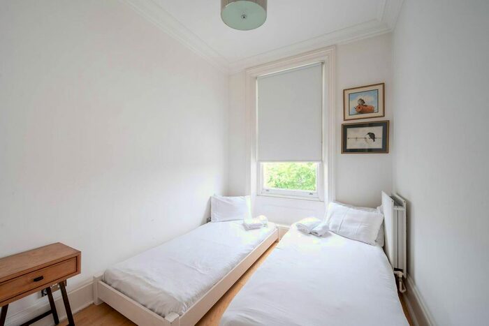 2 Bedroom Flat To Rent In Church Road, Wimbledon Village, London, SW19