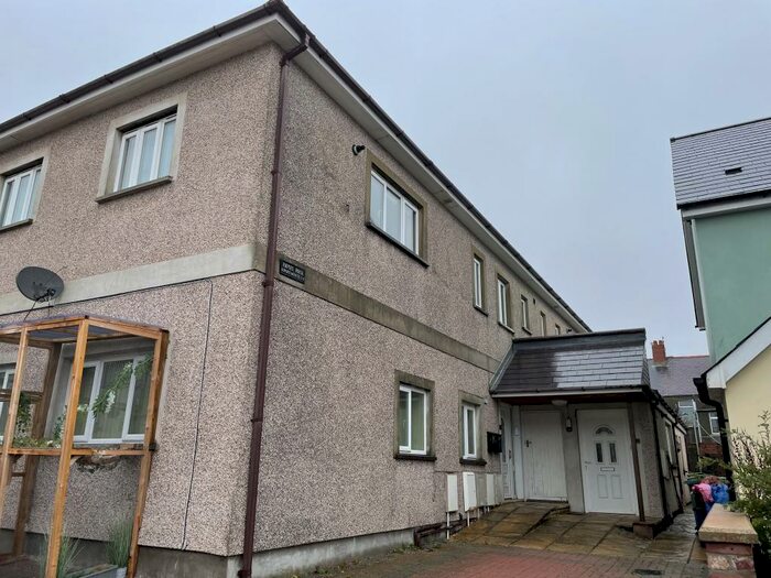 3 Bedroom Apartment To Rent In Milford Haven, SA73