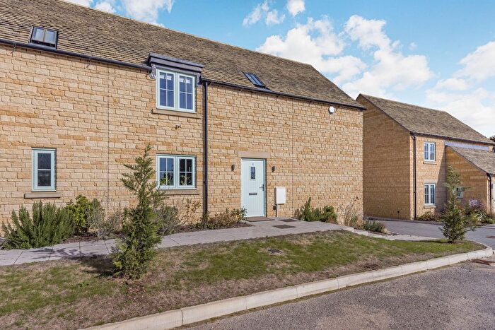 3 Bedroom End Of Terrace House For Sale In Windrush Heights, Windrush, Burford Oxfordshire, OX18