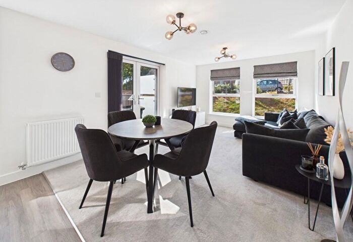 2 Bedroom Property To Rent In Darkes Lane, Potters Bar, EN6