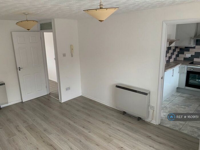 2 Bedroom Flat To Rent In Mill Road, Wellingborough, NN8