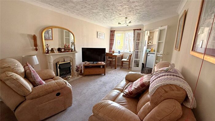 1 Bedroom Flat For Sale In Butts Road, Stanford-Le-Hope, Essex, SS17