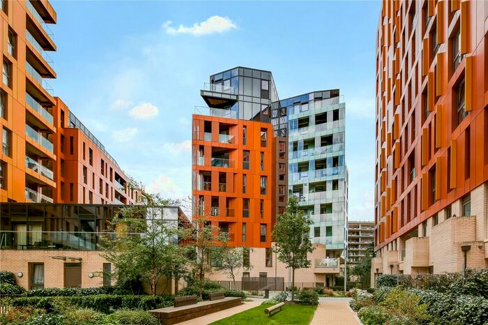 1 Bedroom Flat To Rent In Loop Court, Telegraph Avenue, Greenwich, London, SE10