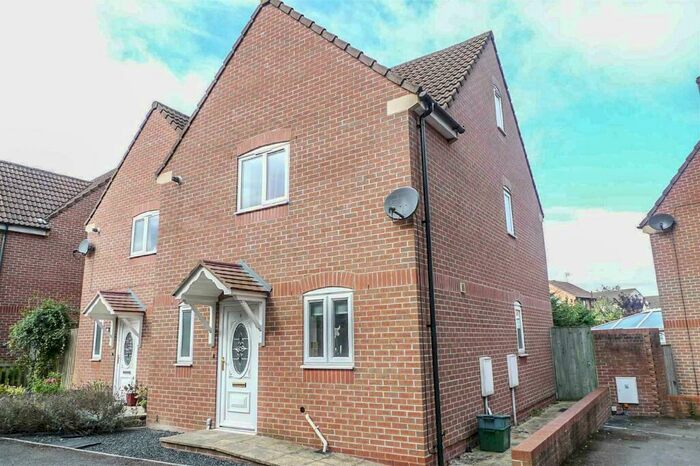 3 Bedroom Semi-Detached House To Rent In Old Barn Court, Cam, GL11
