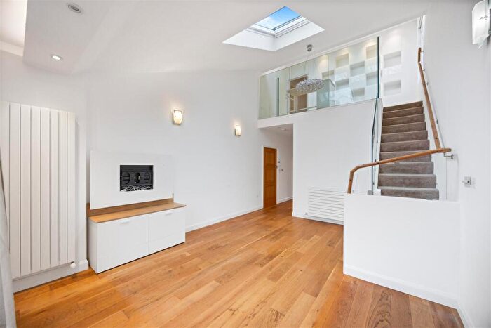 3 Bedroom Flat For Sale In Hampstead Hill Gardens, Hampstead, NW3