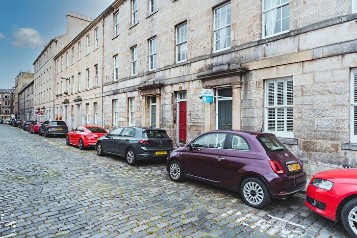 2 Bedroom Flat To Rent In Cheyne Street, Edinburgh, EH4