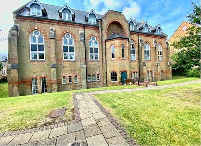 2 Bedroom Flat To Rent In Exeter Close, Watford, WD24