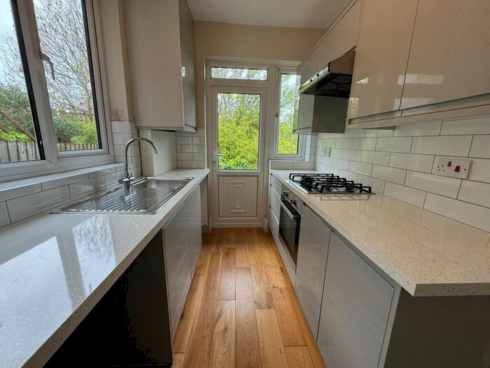 1 Bedroom Flat To Rent In Aubrey Road, E17