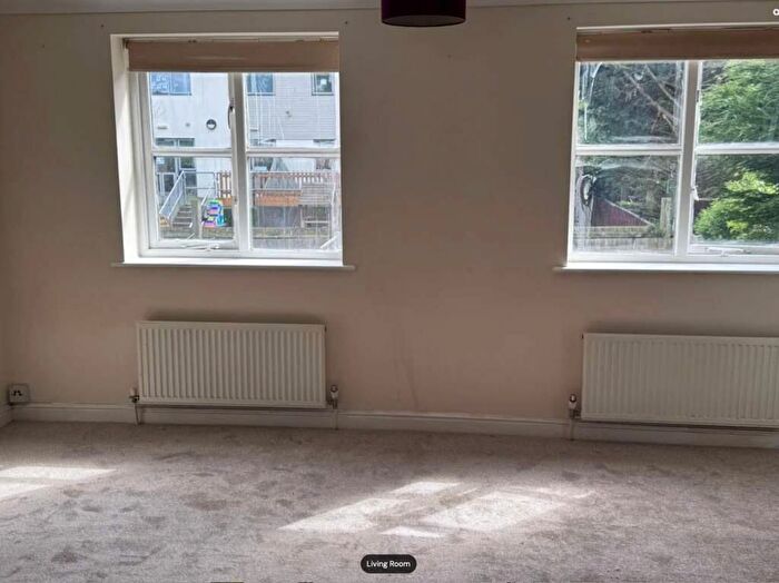 2 Bedroom Flat To Rent In Pickard Close, London, N14