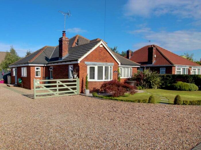 Houses for sale & to rent in YO8 9GE, POND LANE, Thorpe Willoughby Selby