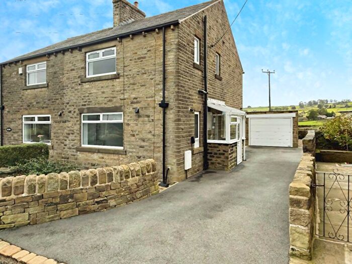 2 Bedroom End Of Terrace House To Rent In Broad Lane, Luddendenfoot, Halifax, West Yorkshire, HX2