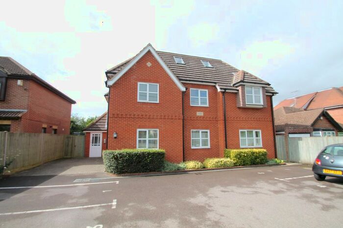 2 Bedroom Flat To Rent In Reading Road, Winnersh, Wokingham, Berkshire, RG41