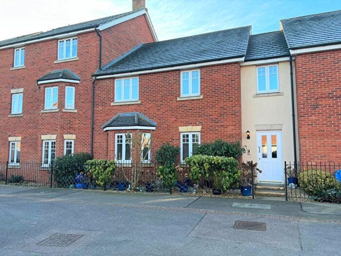 2 Bedroom Flat For Sale In Pump Place, Old Stratford, Milton Keynes, MK19