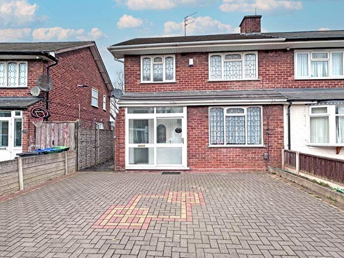 3 Bedroom Semi Detached House For Sale In Morrison Road, Tipton, DY4