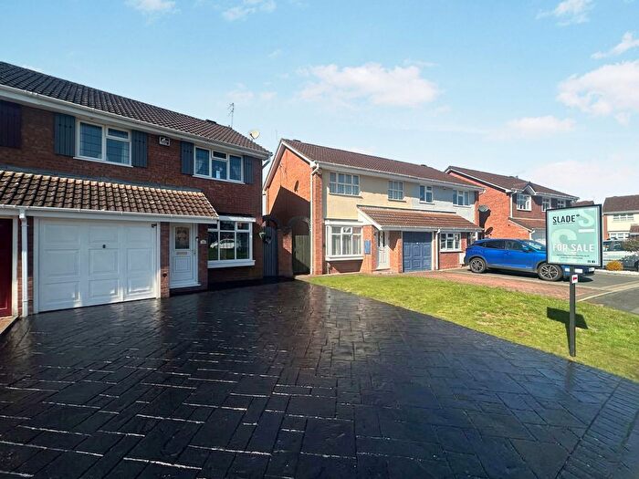3 Bedroom Semi Detached House For Sale In Stenbury Close, Moseley Parklands, Wolverhampton, WV10