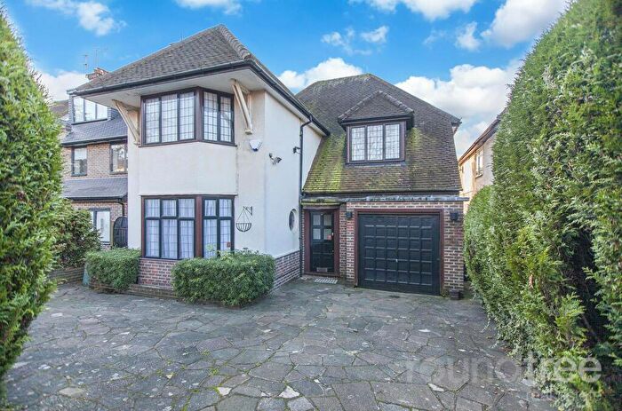 4 Bedroom House To Rent In Wykeham Road, Hendon, NW4