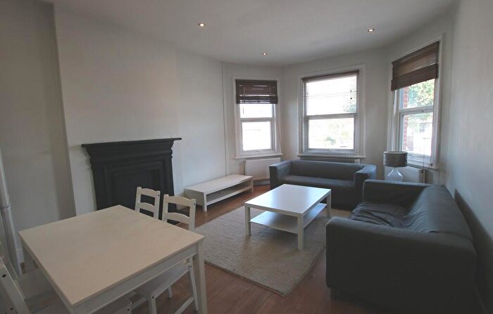 3 Bedroom Flat To Rent In Anson Road, Cricklewood, London, NW2
