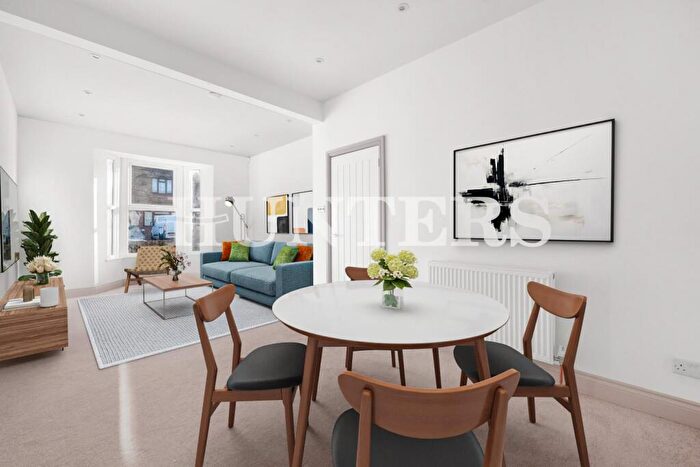 3 Bedroom House For Sale In Chalgrove Road, London, N17