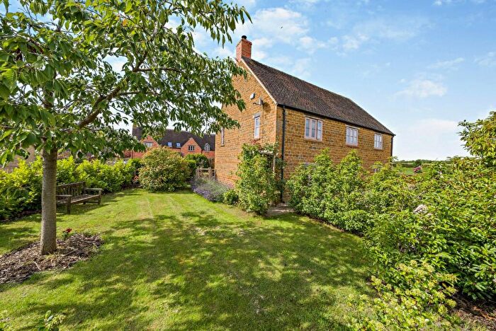 4 Bedroom Detached House For Sale In Duns Tew, Bicester, Oxfordshire, OX25