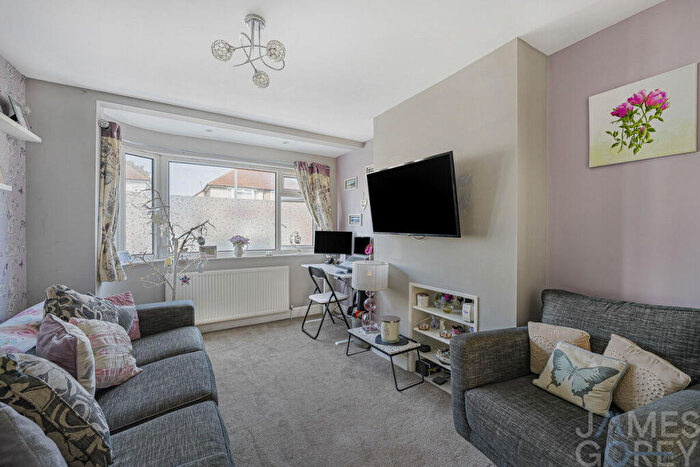 2 Bedroom Maisonette For Sale In Holmleigh Avenue, Dartford, DA1