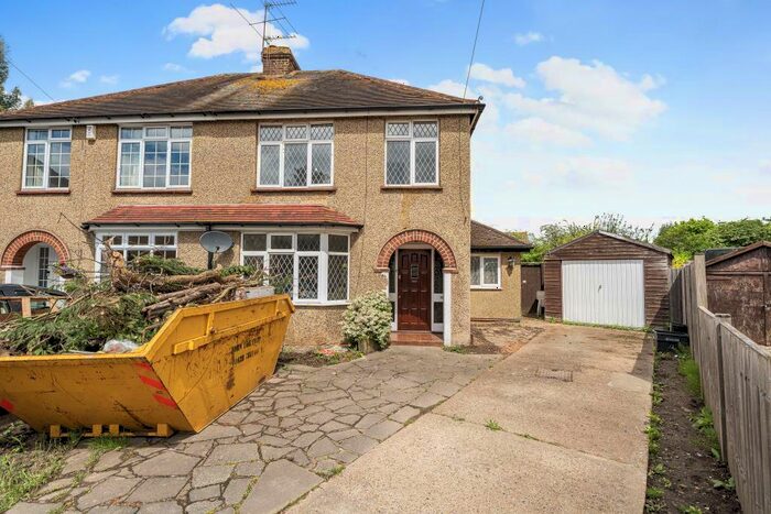 3 Bedroom Semi-Detached House To Rent In Maidenhead, Berkshire, SL6