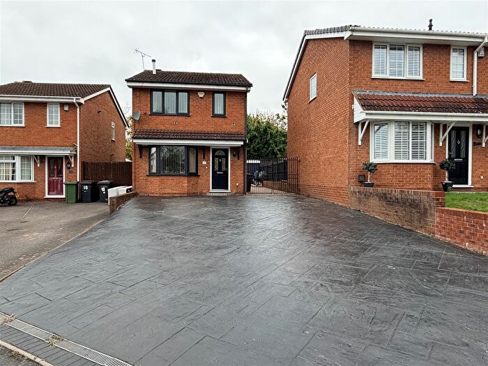 3 Bedroom Detached House For Sale In Auden Close, Galley Common, CV10