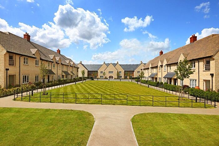 3 Bedroom Apartment For Sale In Shilton Road, Burford, OX18