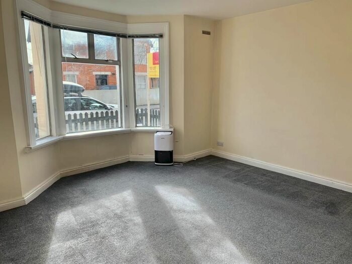 1 Bedroom Flat To Rent In Newbury, Berkshire, RG14