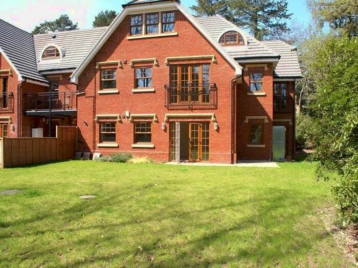 2 Bedroom Flat To Rent In Upper Chobham Road, Camberley, GU15