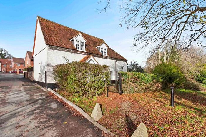 2 Bedroom Detached House For Sale In Amersham Road, High Wycombe, HP13