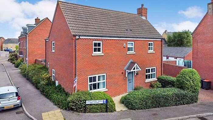 4 Bedroom Detached House For Sale In Langlands Road, Bedford, MK41