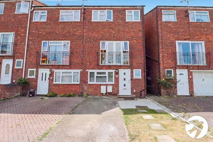 4 Bedroom Terraced House For Sale In Regent Square, Belvedere, DA17