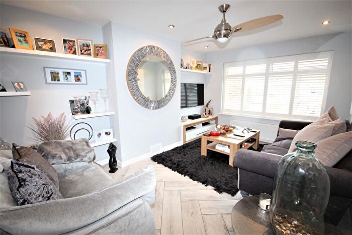 2 Bedroom Bungalow To Rent In Hill Farm Way, BN42