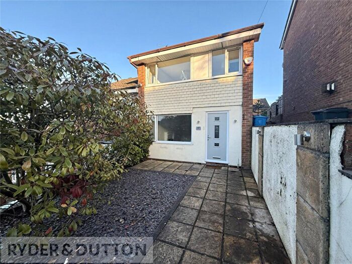 3 Bedroom Town House To Rent In Park Crescent, Chadderton, Oldham, Greater Manchester, OL9