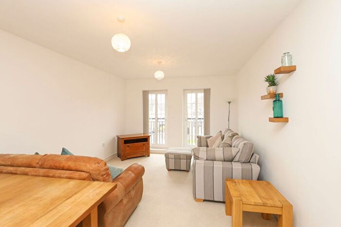 2 Bedroom Flat For Sale In Greenacre Close, Sheffield, S12