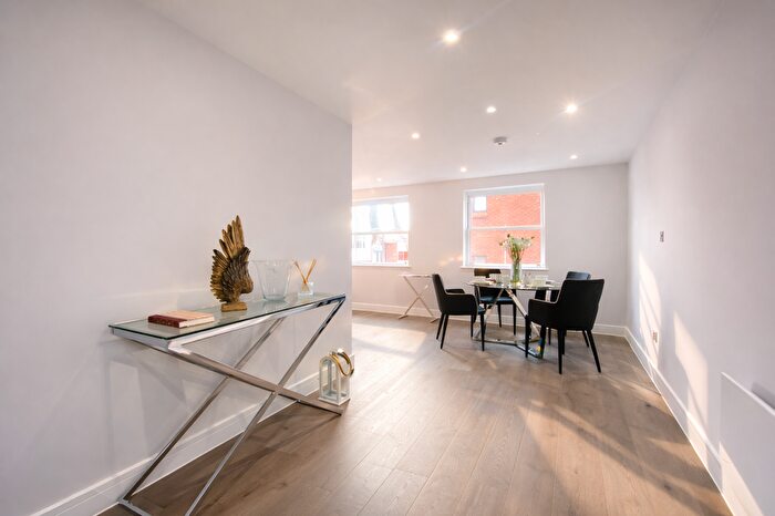 2 Bedroom Flat To Rent In Moulsham Street, Chelmsford, Essex, CM2