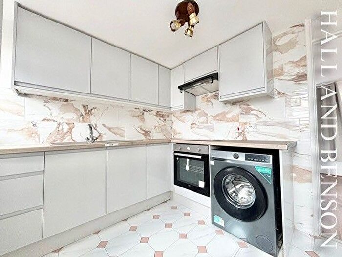 2 Bedroom Flat To Rent In Park Farm Drive, Derby, DE22