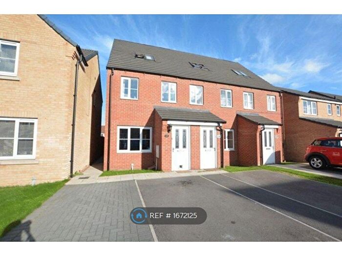 3 Bedroom End Of Terrace House To Rent In Plover Way, Scunthorpe, DN16