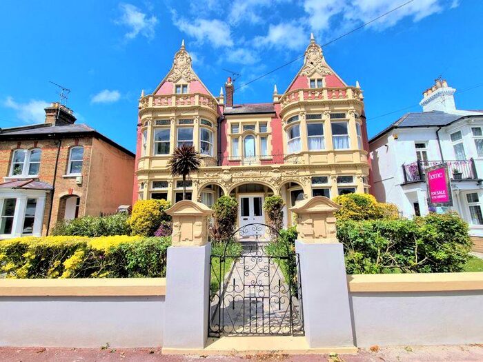 2 Bedroom Flat To Rent In Alexandra Road, Southend-On-Sea, SS1