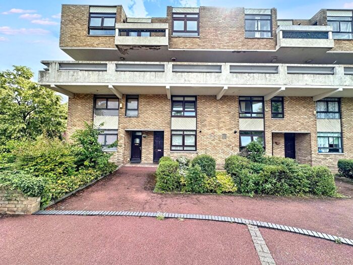 3 Bedroom Maisonette For Sale In Neville Court, Washington, NE37