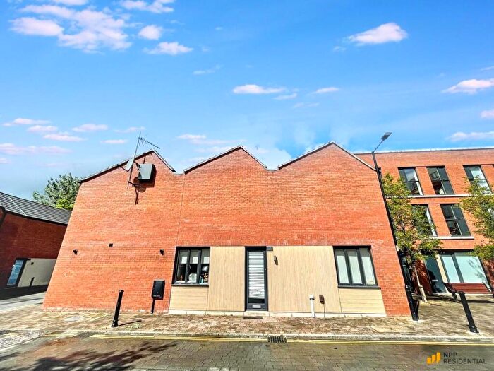 2 Bedroom Town House For Sale In Fairway View, Stockport, SK5