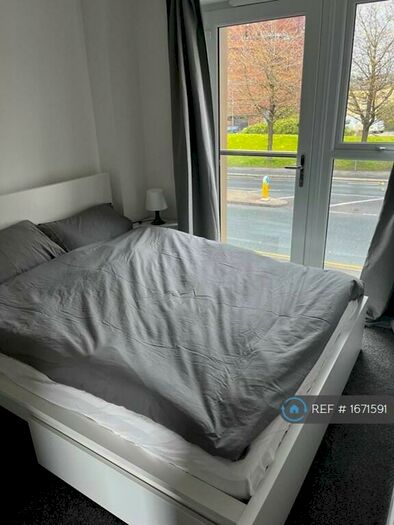 3 Bedroom End Of Terrace House To Rent In Stockport Road, Manchester, M12