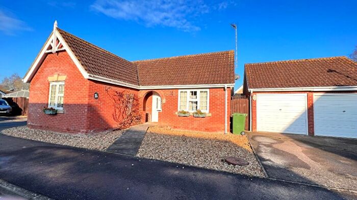2 Bedroom Detached Bungalow For Sale In Bullfinch Way, Friday Bridge, PE14