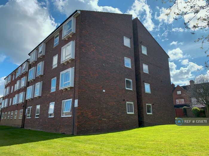 1 Bedroom Flat To Rent In Frobisher Court, Cheam, Sutton, SM2