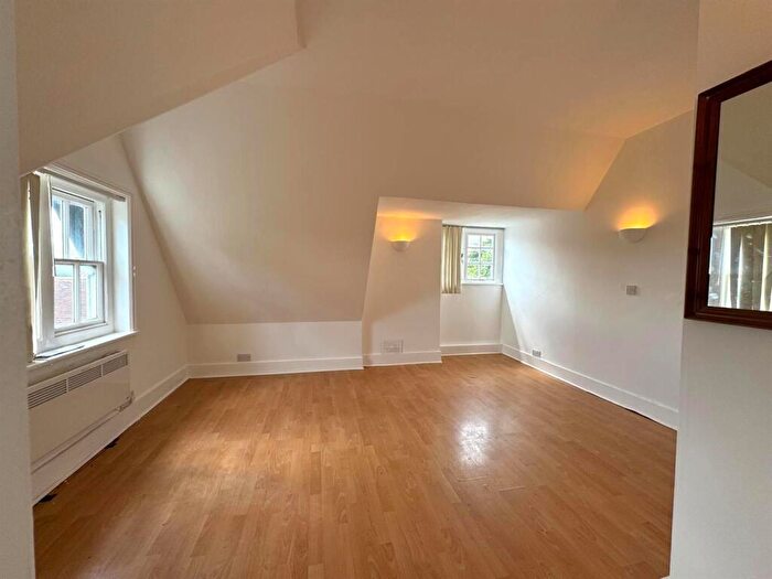 Flat To Rent In Boyn Hill Avenue, Maidenhead, SL6