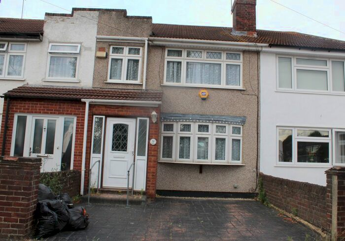 Terraced House To Rent In Spring Gardens, Hornchurch, RM12