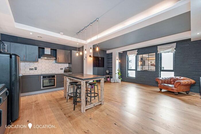 2 Bedroom Flat To Rent In Wilmer Place, London, N16