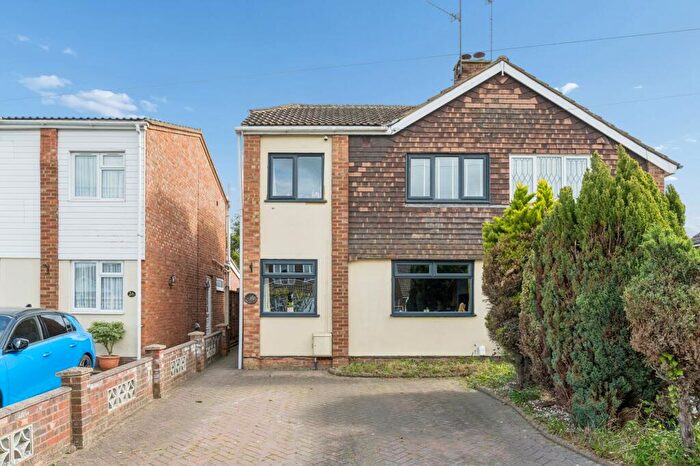 3 Bedroom Semi-Detached House For Sale In Norman Road, Barton-Le-Clay, MK45
