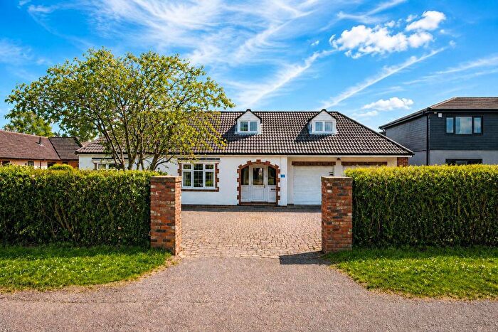 5 Bedroom Detached Bungalow For Sale In Avenue Road, Rushden, Northamptonshire, NN10